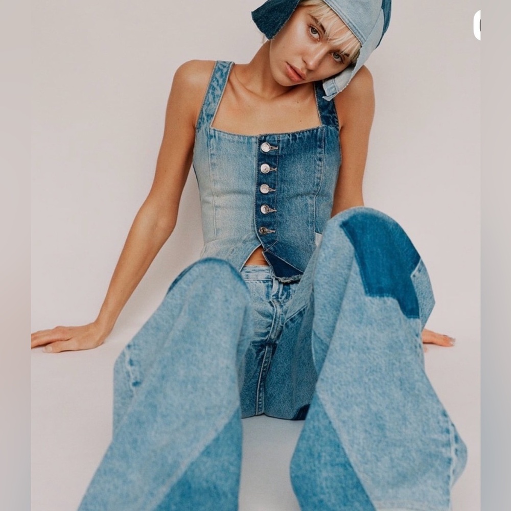 Women's Two-Tone Denim Button-Up Top - Picture 3 of 6